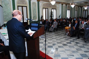El Ministro Temístocles Montás habla a los presentes en el salón Verde del Palacio Nacional