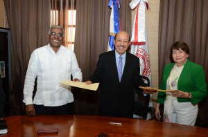 Firma del convenio en el Palacio Nacional