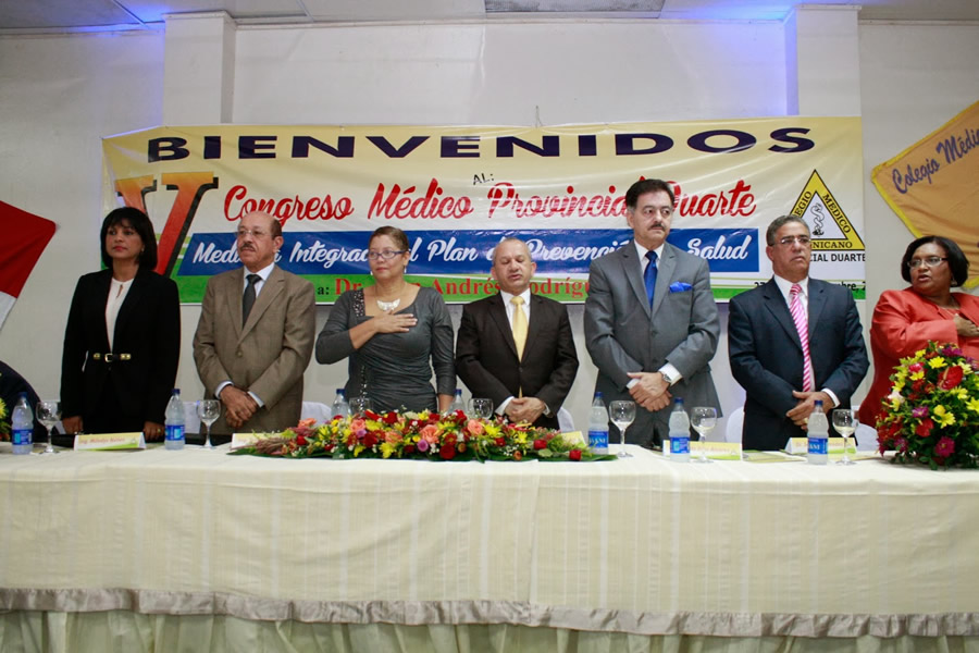 Temístocles Montás, entre los directivos de la filial del Colegio Médico de la Provincia Duarte