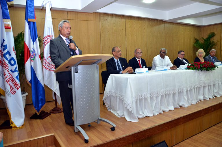 RD diploma por primera vez en logística de carga a 48 profesionales