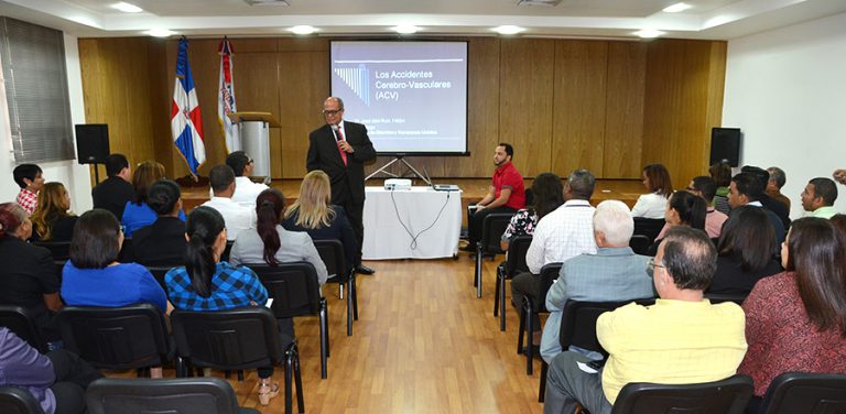 Neurólogo Silié previene a personal del MEPyD sobre accidentes cerebro vasculares