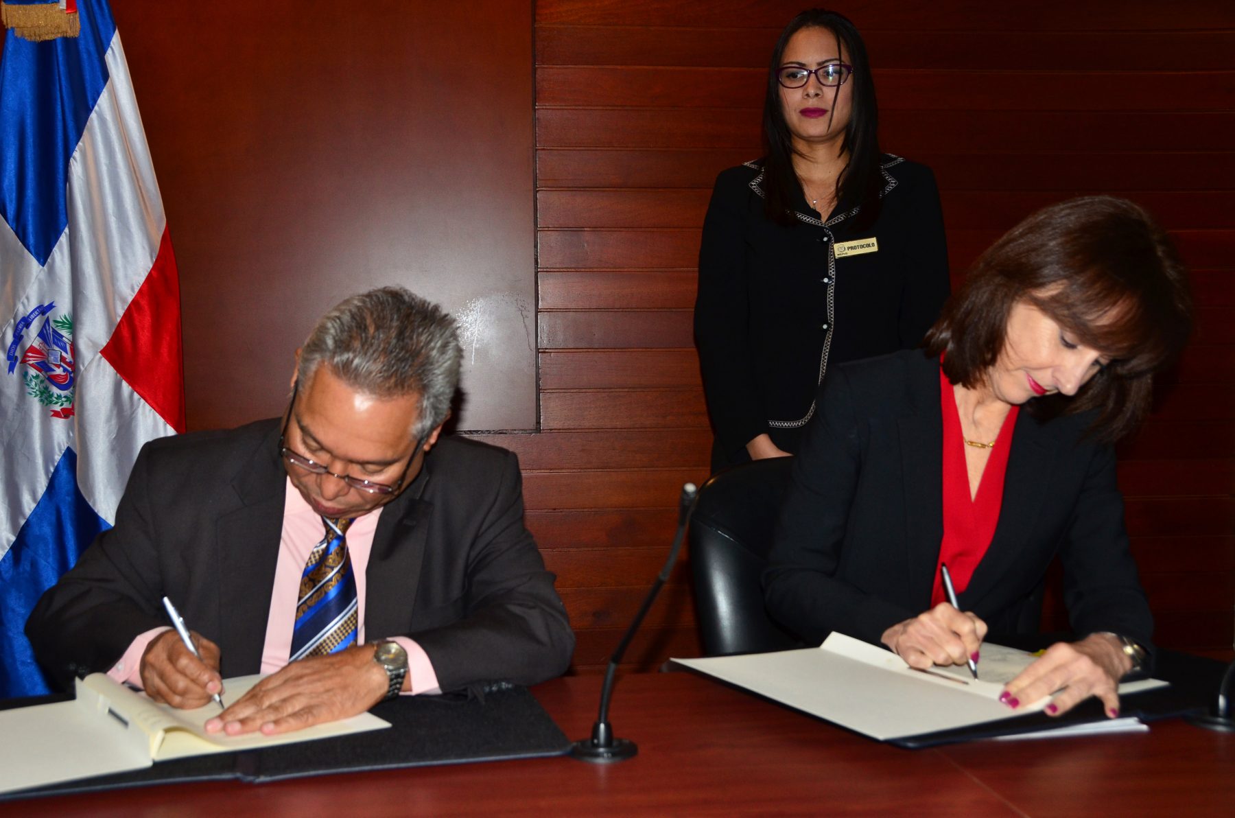 Ministro Isidoro Santana y Flora Montealegre