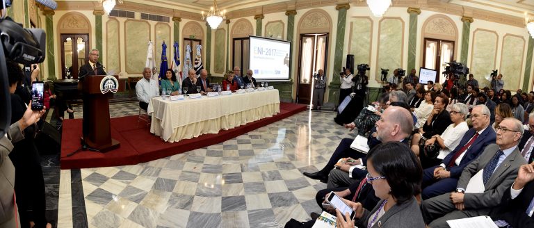 Isidoro Santana presenta la II encuesta Nacional de Inmigrantes - 01