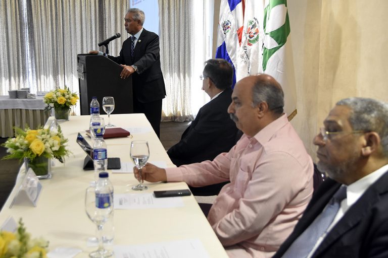 Isidoro Santana en el SEMINARIO - TALLER PLANIFICACION ESTRATEGICA DEL SECTOR AGRO - 03