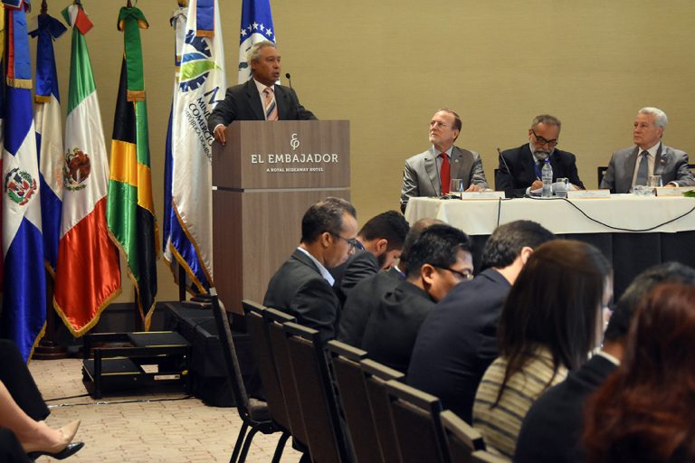Isidoro Santana en el SEMINARIO - TALLER Sobre experiencia en la Formalizacion de las Mipymes - 09