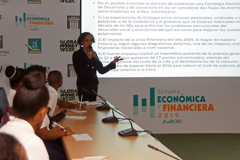 SARAH FELIX EN LA SEMANA ECONOMICA Y FINANCIERA DEL BANCO CENTRAL - 05