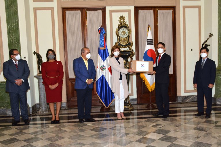 FOTO PRINCIPAL - Corea dona a RD insumos para lucha contra el COVID 19-min