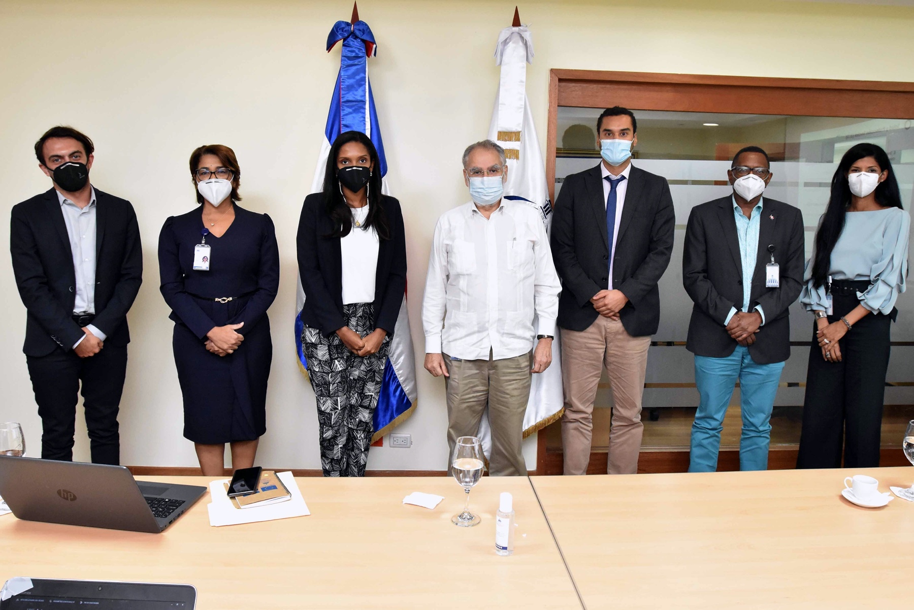 MIGUEL CEARA HATTON - ESCUCHA INFORME DE LA AGENCIA FRANCES PARA EL DESARROLLO - 01