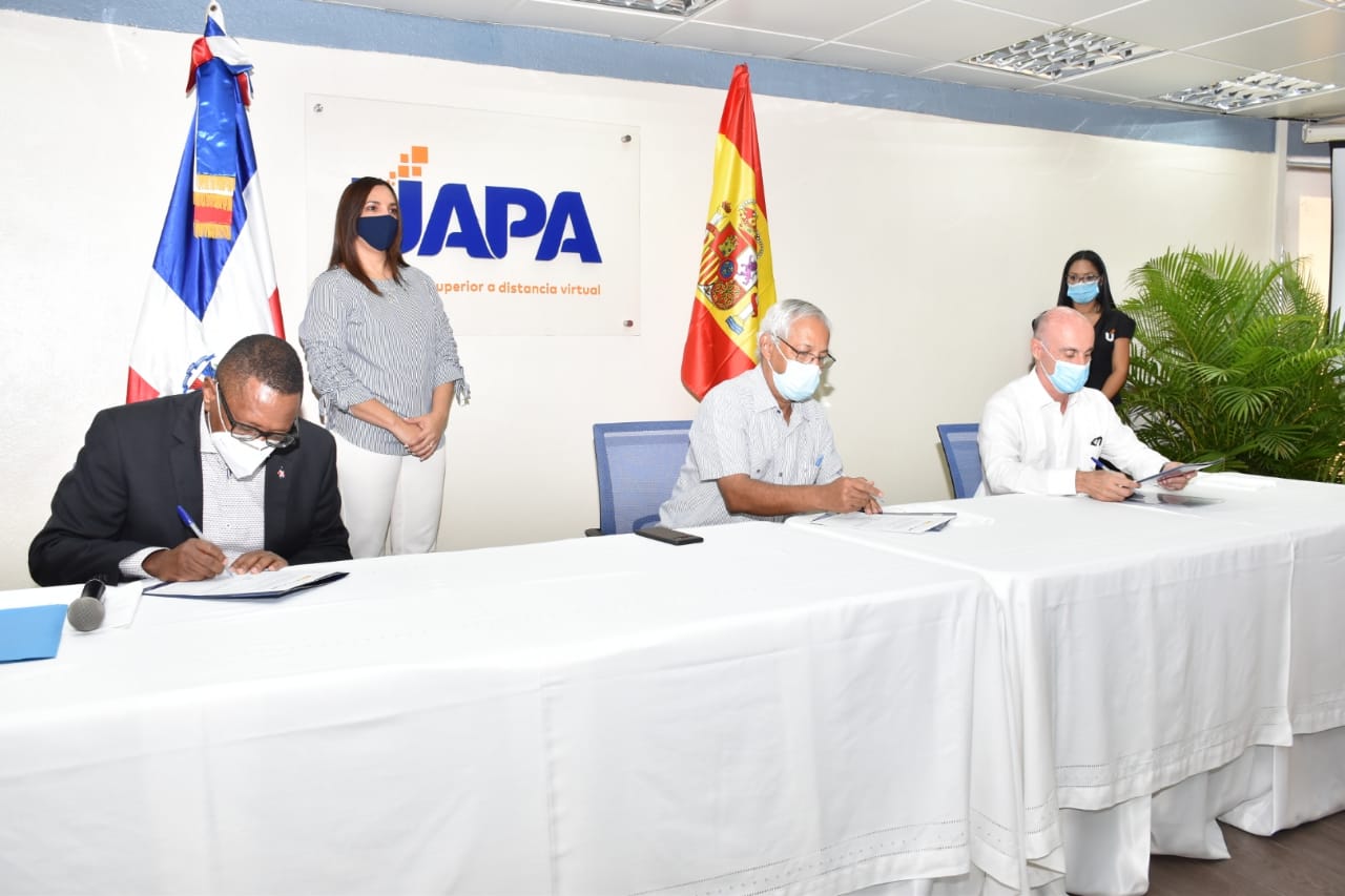UAPA Y AGENCIA ESPANOLA LANZAN PROYECTO (9)