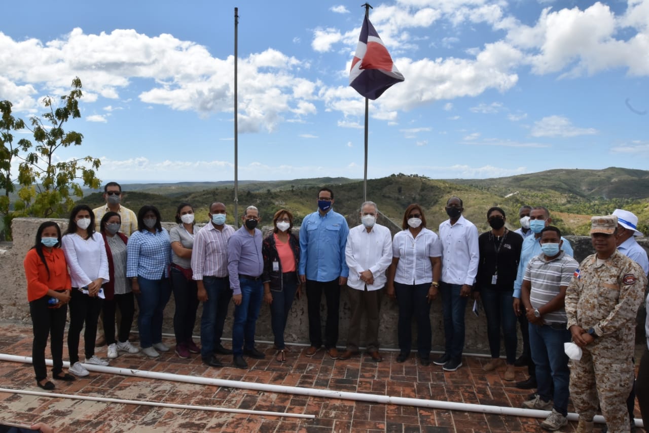 Delegación del Ministerio de Economía realiza recorrido en Pedernales para conocer necesidades de cooperación para el desarrollo del turismo sostenible