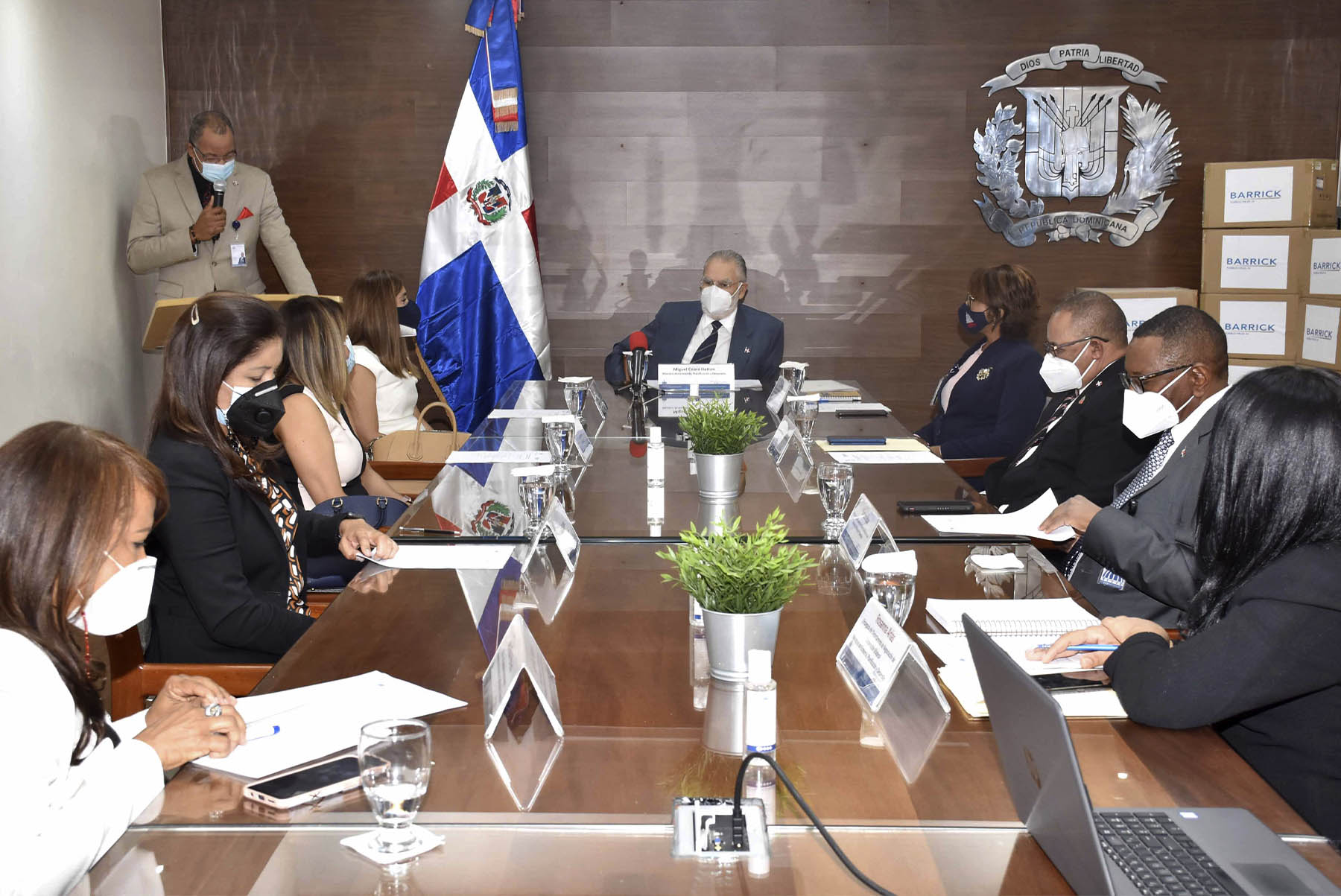 La empresa Barrick Pueblo Viejo dona dispositivos médicos para pacientes afectados de COVID-19