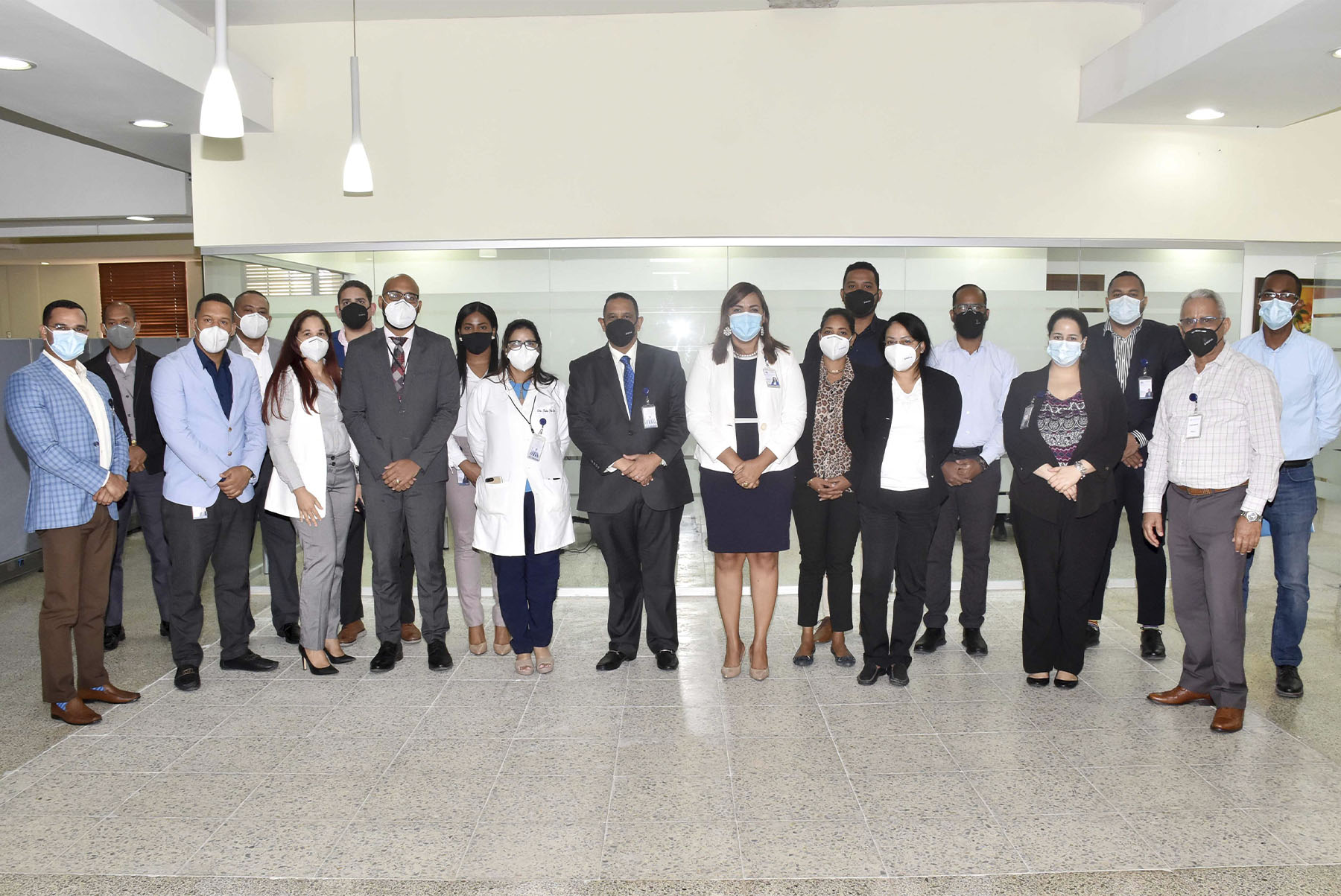 Integrantes del Comité Mixto de Seguridad y Salud Ocupacional durante la juramentación.