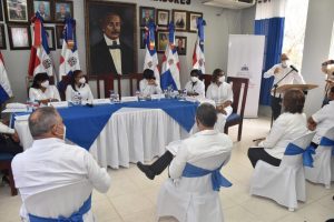 Ministro de Economía y gobernadoras de las provincias de la zona fronteriza firman documento de alianza