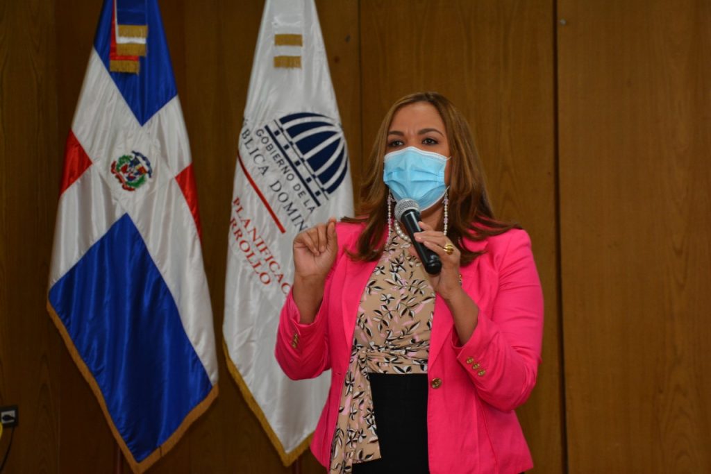 La directora de Recursos Humanos, Águeda Suárez, expresó que la gestión del ministro Miguel Ceara Hatton promueve un clima laboral para sus servidores y servidoras de armonía y bienestar, pese a los desafíos y retos de la pandemia.