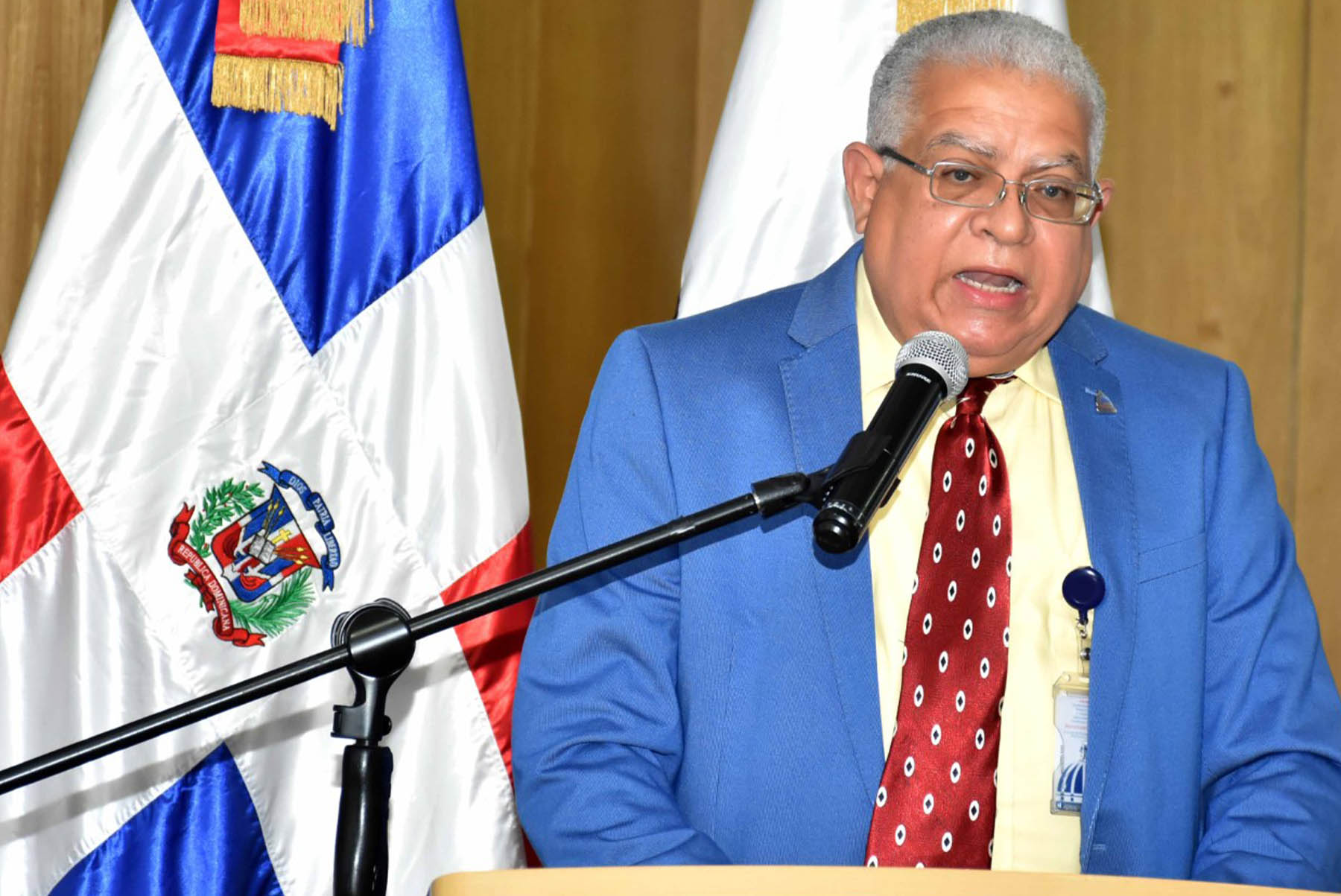 El director del Centro de Capacitación en Planificación en Inversión Pública, Bernardo Hirán Sánchez, invita a los servidores y servidoras a aprovechar la oferta académica sobre economía y macroeconomía dominicana a fin de elevar sus conocimientos en la materia.