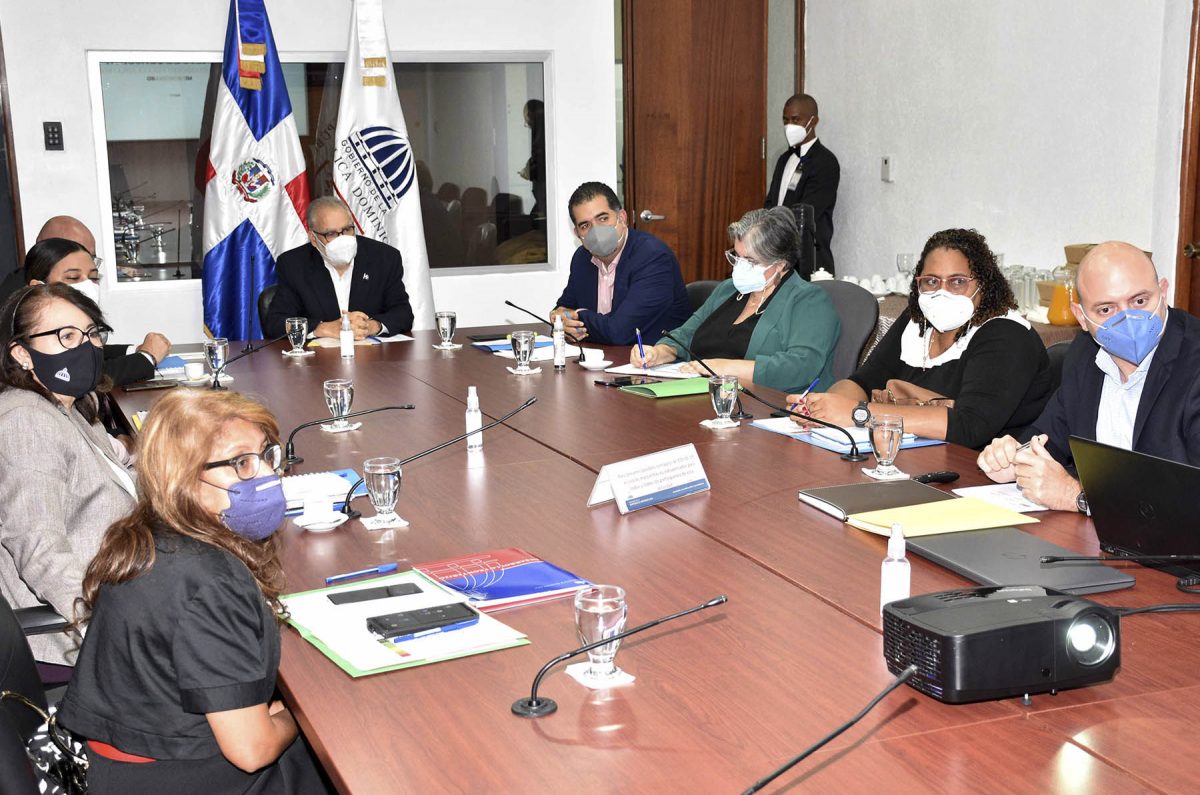 El ministro de Economía, Planificación y Desarrollo, Miguel Ceara Hatton, expresó que la articulación de acciones en lo colectivo reduce las brechas sociales y económicas.