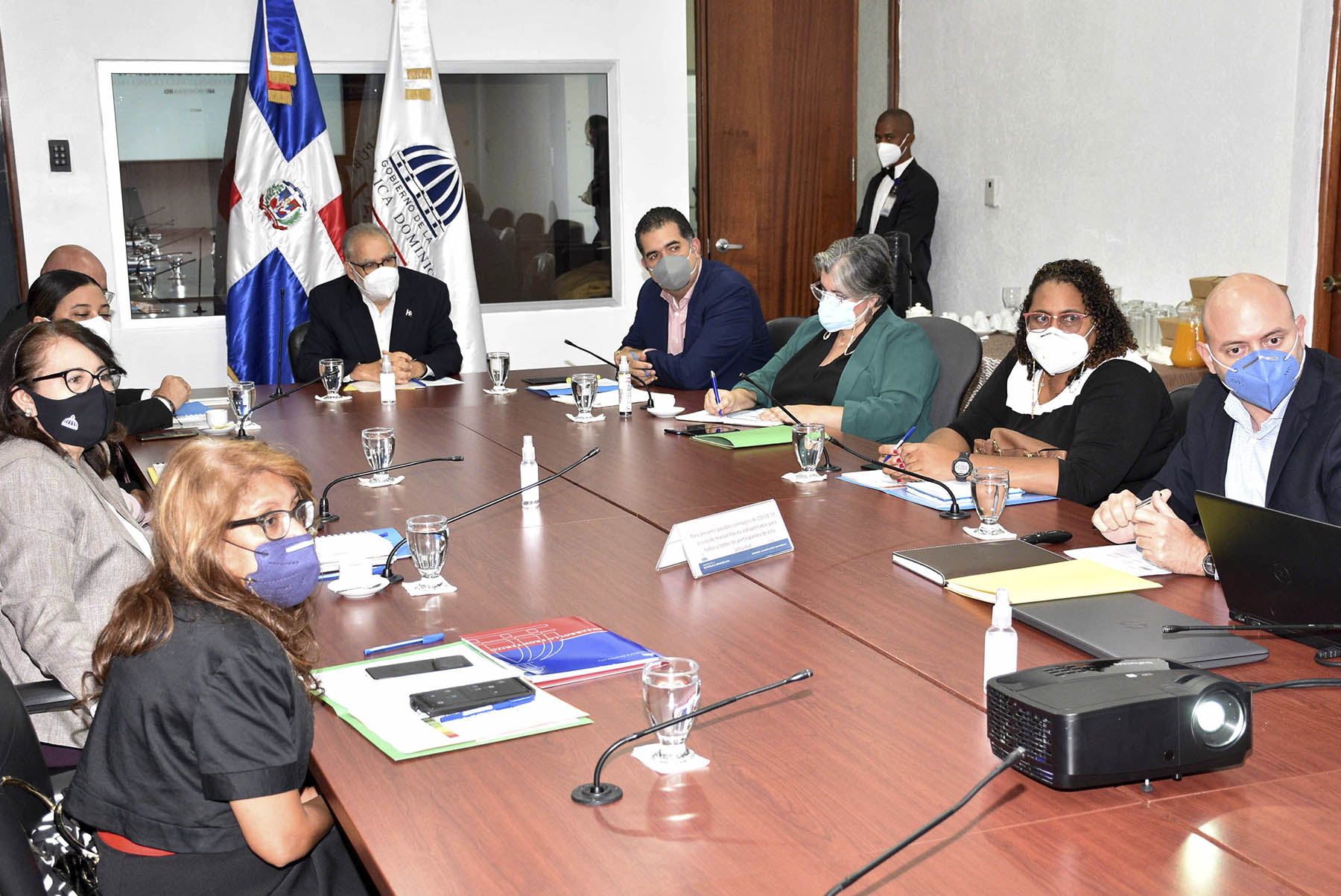 El ministro de Economía, Planificación y Desarrollo, Miguel Ceara Hatton, expresó que la articulación de acciones en lo colectivo reduce las brechas sociales y económicas.