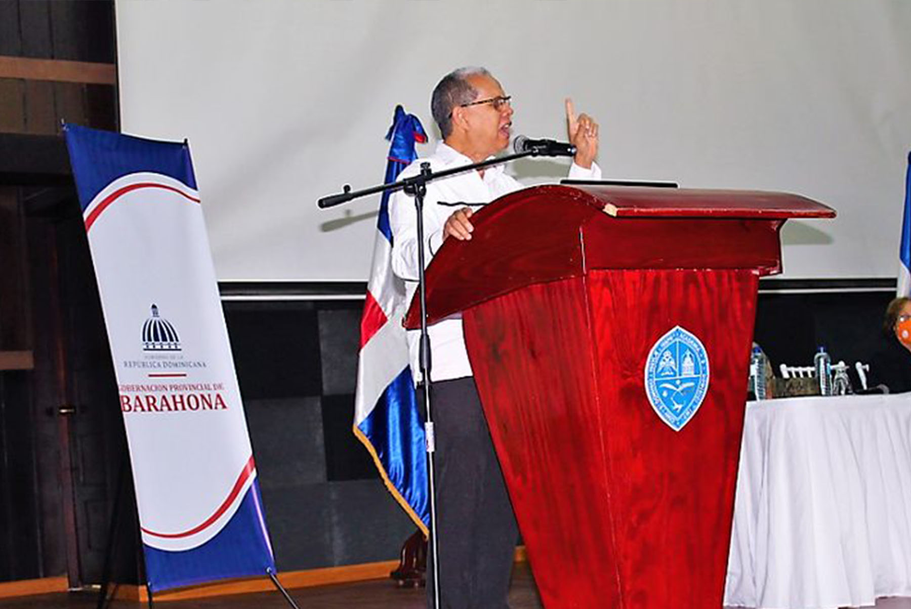 El viceministro de Ordenamiento Territorial y Desarrollo Regional, Domingo Matías, afirmó en Barahona que el presidente Luis Abinader impulsa el desarrollo de las comunidades a través de los consejos de desarrollo.