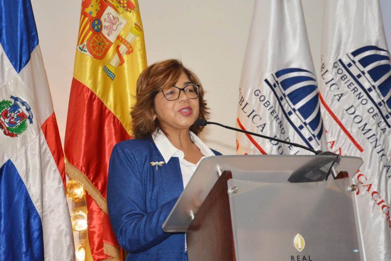Olaya Dotel, viceministra de Cooperación Internacional del Ministerio de Economía, Planificación y Desarrollo y Ordenadora Nacional de los Fondos Europeos para el Desarrollo, participa en el acto de presentación de resultado del Proyecto “Fortalecimiento Institucional del Ministerio de Medio Ambiente”.