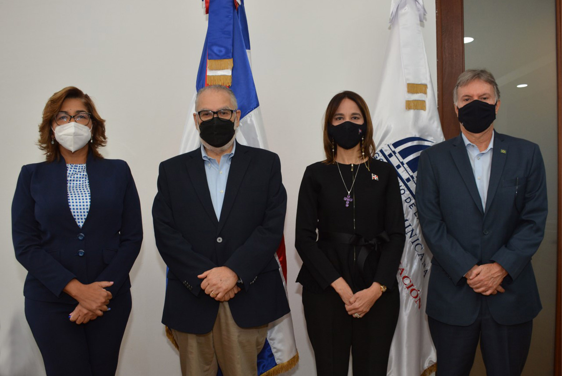 De izquierda a derecha, Olaya Dotel, viceministra de Cooperación Internacional del Ministerio de Economía, Planificación y Desarrollo y Ordenadora Nacional de los Fondos Europeos para el Desarrollo; Miguel Ceara Hatton, ministro de Economía, Planificación y Desarrollo; Patricia Villegas de Jorge, embajadora de República Dominicana en Brasil, y Clemente Baena Soares, embajador de Brasil en la República Dominicana.