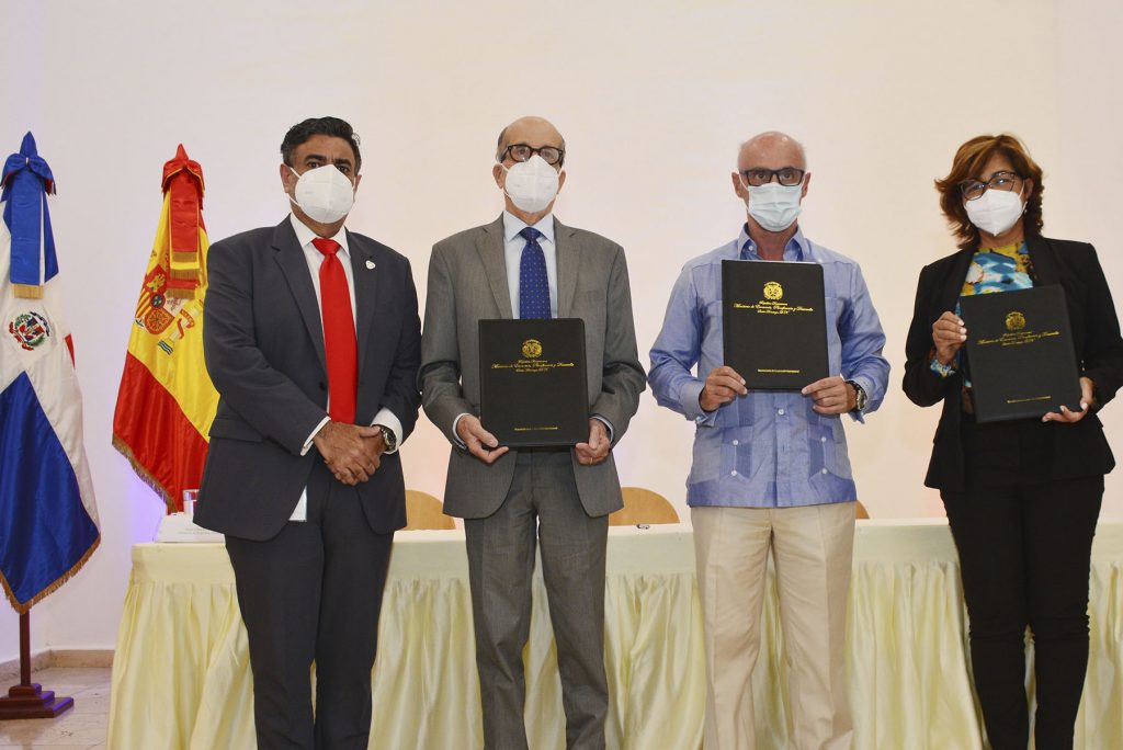 La puesta en marcha de esta iniciativa estuvo encabezada por el vicepresidente ejecutivo del Consejo Nacional para el Cambio Climático, Max Puig, el Embajador de España en República Dominicana, Alejandro Abellán García y la viceministra de Cooperación Internacional del Ministerio de Economía, Planificación y Desarrollo, Olaya Dotel.