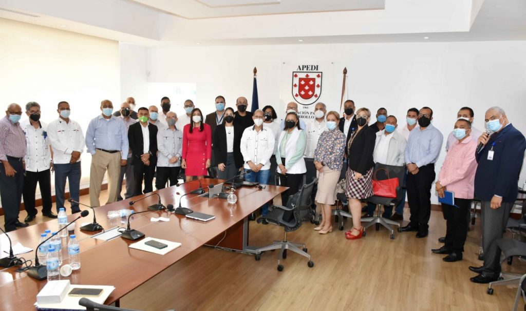 El encuentro con los representantes políticos, alcaldes y sociedad civil de Santiago se realizó en la sede de la Asociación para el Desarrollo de Santiago. El diálogo  buscó soluciones a los problemas de delimitación territorial entre las comunidades. 