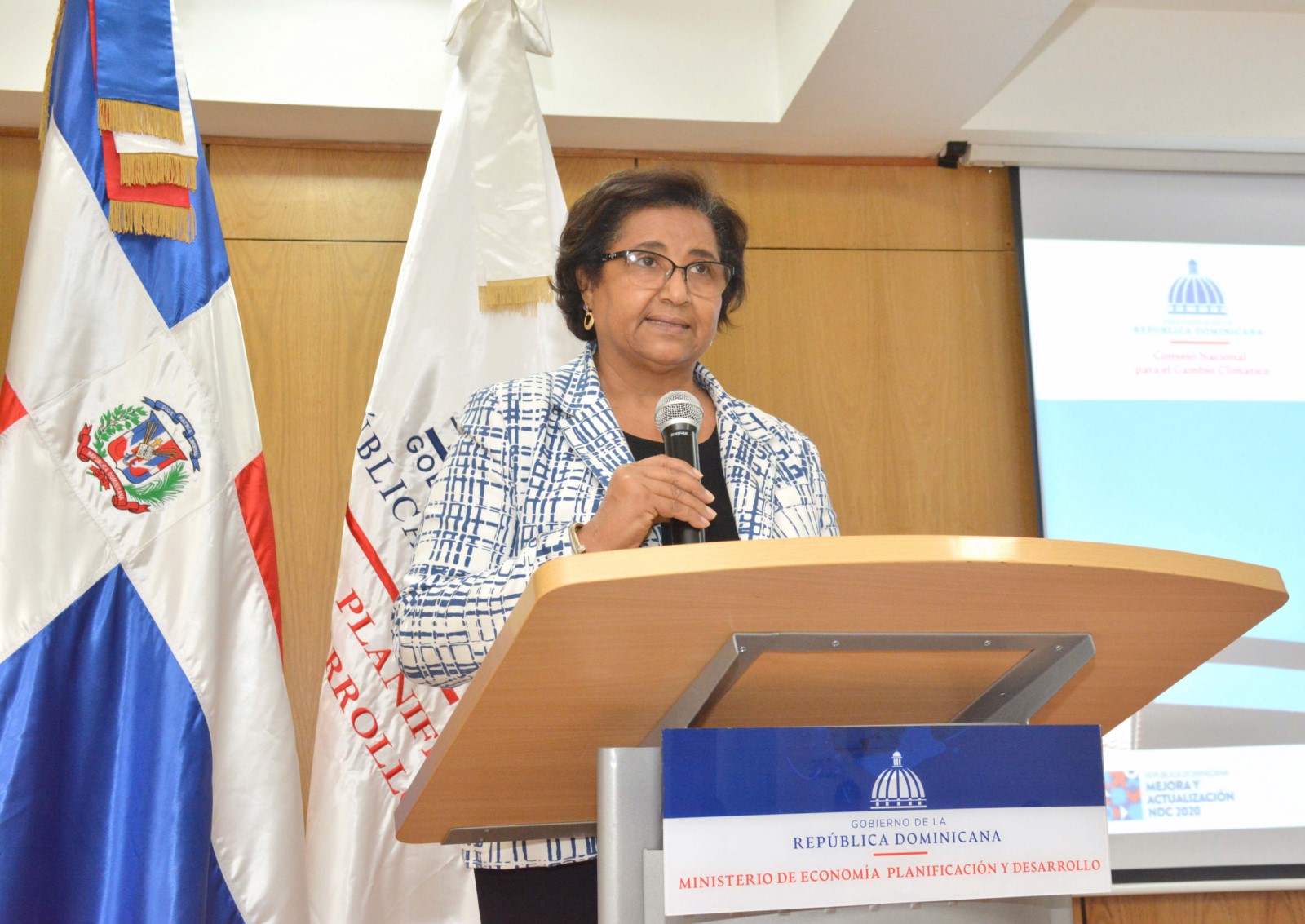 La directora de Gestión del Riesgo de Desastres y Cambio Climático del Ministerio de Economía, Planificación y Desarrollo, Mercedes Feliciano.