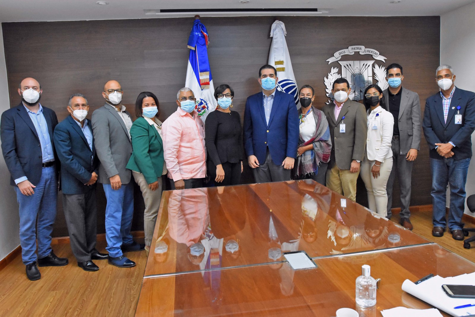 Erick Dorrejo, director de Políticas de Desarrollo de la Zona Fronteriza y Nelsy Cruz gobernadora de Montecristi.