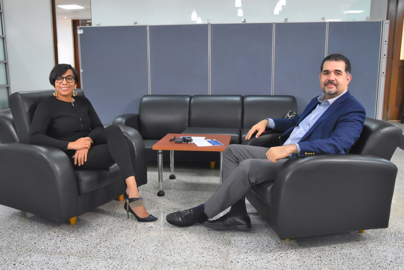 Erick Dorrejo, director de Políticas de Desarrollo de la Zona Fronteriza y Nelsy Cruz gobernadora de Montecristi.