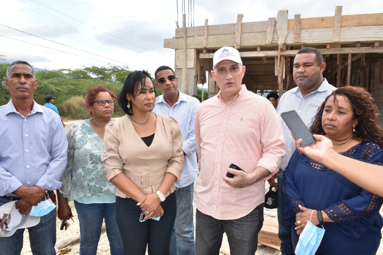 El viceministro de Planificación e Inversión Pública, Pavel Isa, supervisó los avances del mercado municipal cuyo costo previsto es de seis millones de pesos con cofinanciamiento entre el gobierno local y el Fondo de Cohesión Territorial que coordina el Ministro de Economía, Planificación y Desarrollo.