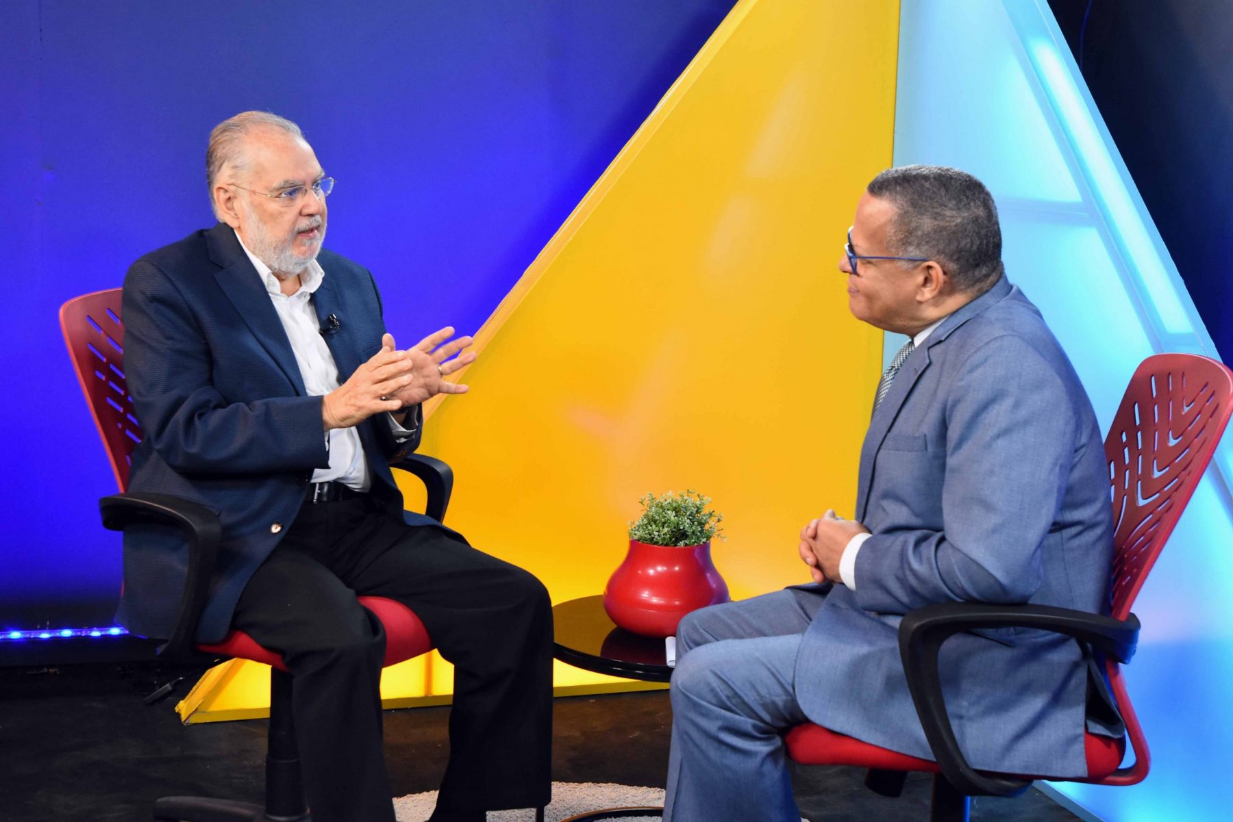 MIGUEL CEARA HATTON - Entrevistado en ACENTO, por Fausto Rosario