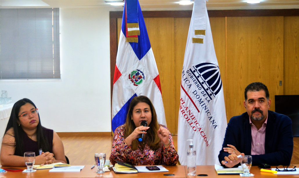 Vielka Polanco, directora ejecutiva del Centro Nacional de Fomento y Promoción de las Asociaciones sin Fines de Lucro (CASFL), y Erick Dorrejo, encabezan II dialogo Alianza por el Desarrollo de la Zona Fronteriza con Asociaciones sin Fines de Lucro.