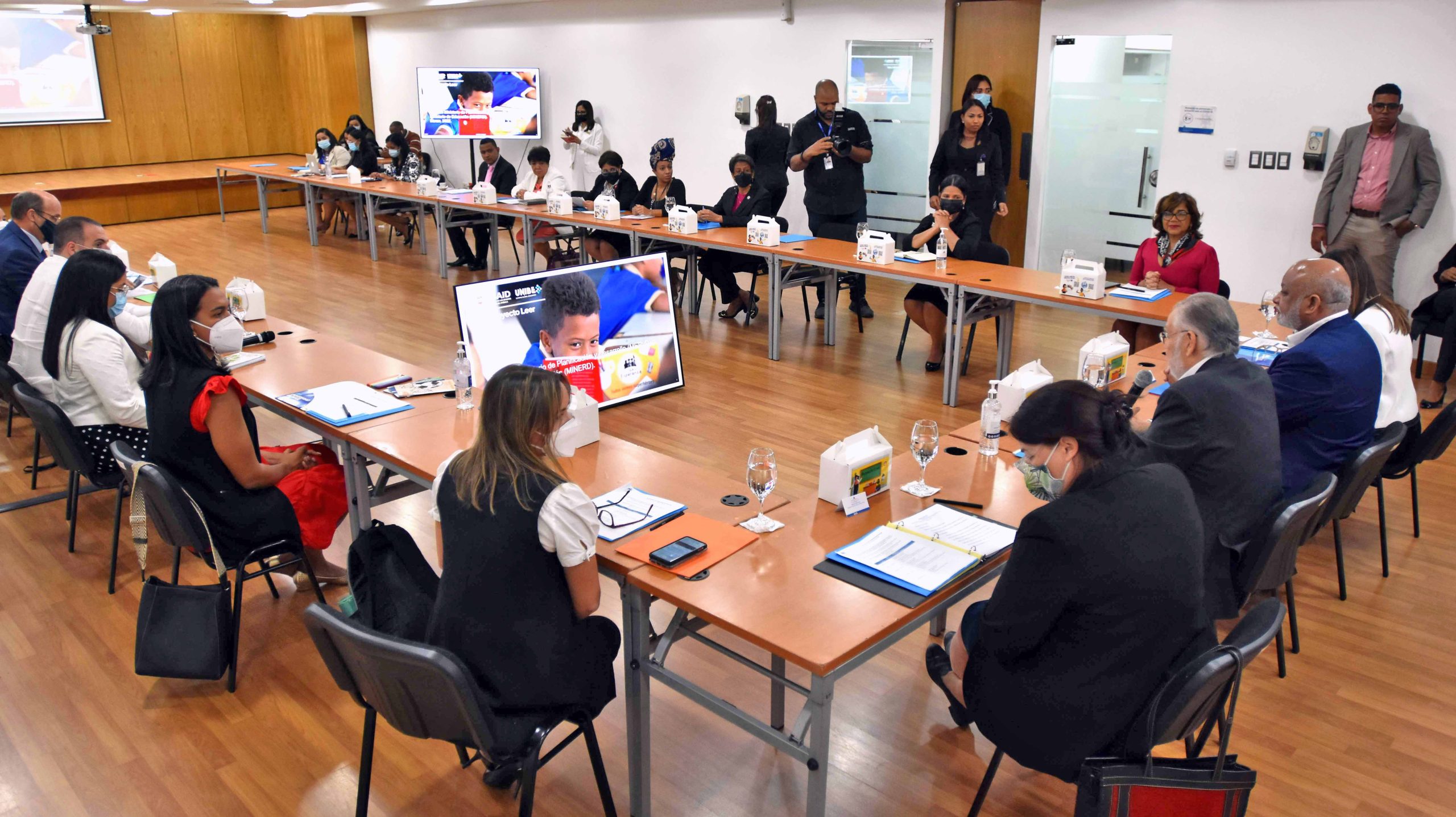 Ministerio de Economía socializa proyecto Leer de la USAID con el Ministerio de Educación