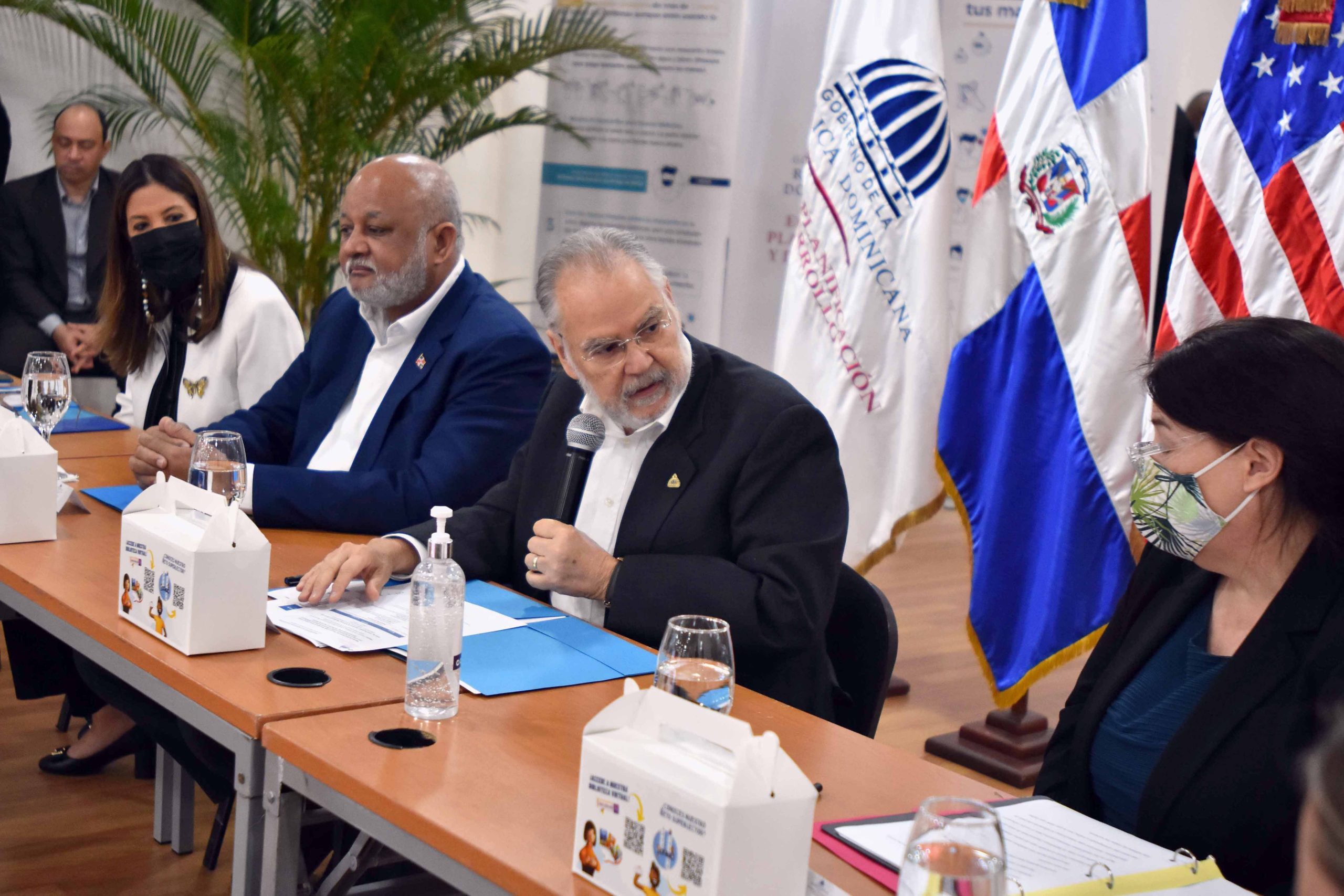 Ministerio de Economía socializa proyecto Leer de la USAID con el Ministerio de Educación