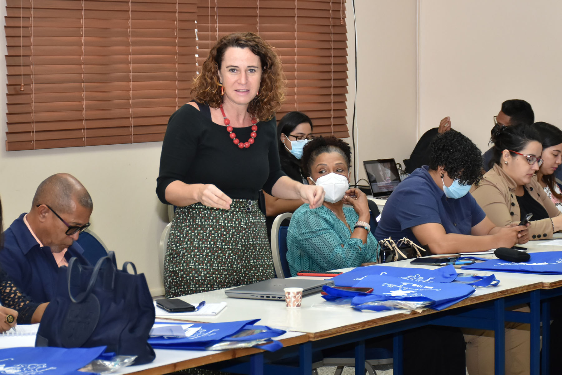 La directora DAPDCD, Rosa Cañete, encabeza la mesa técnica del cuidado.