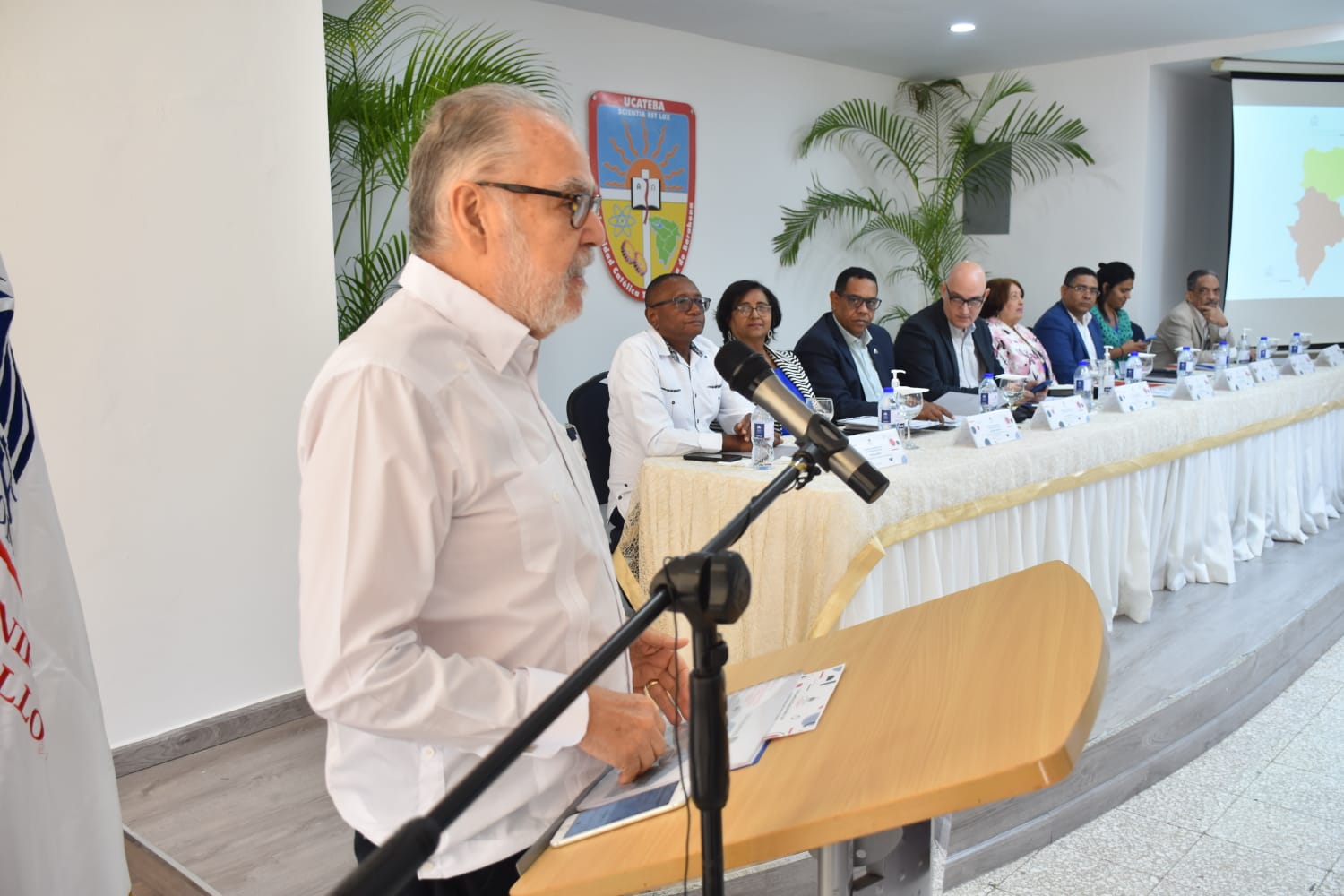El ministro de Economía, Planificación y Desarrollo, Miguel Ceara Hatton, en el Encuentro Regional con Gobernadoras Civiles del Suroeste en la ciudad de Barahona.