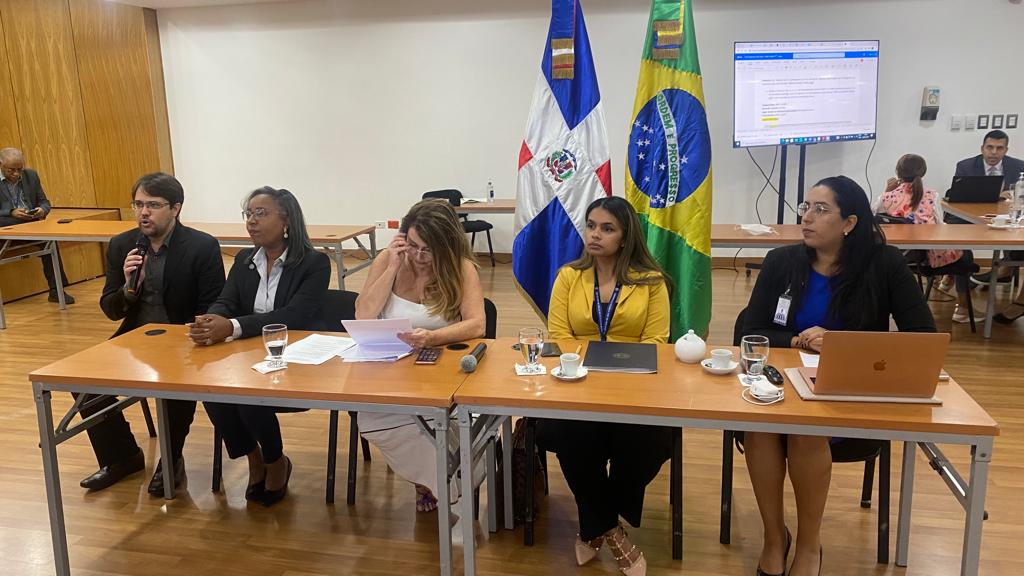 Foto de familia de los representantes de las sectoriales, de la Agencia Brasileña de Cooperación y del Ministerio de Economía, Planificación y Desarrollo.