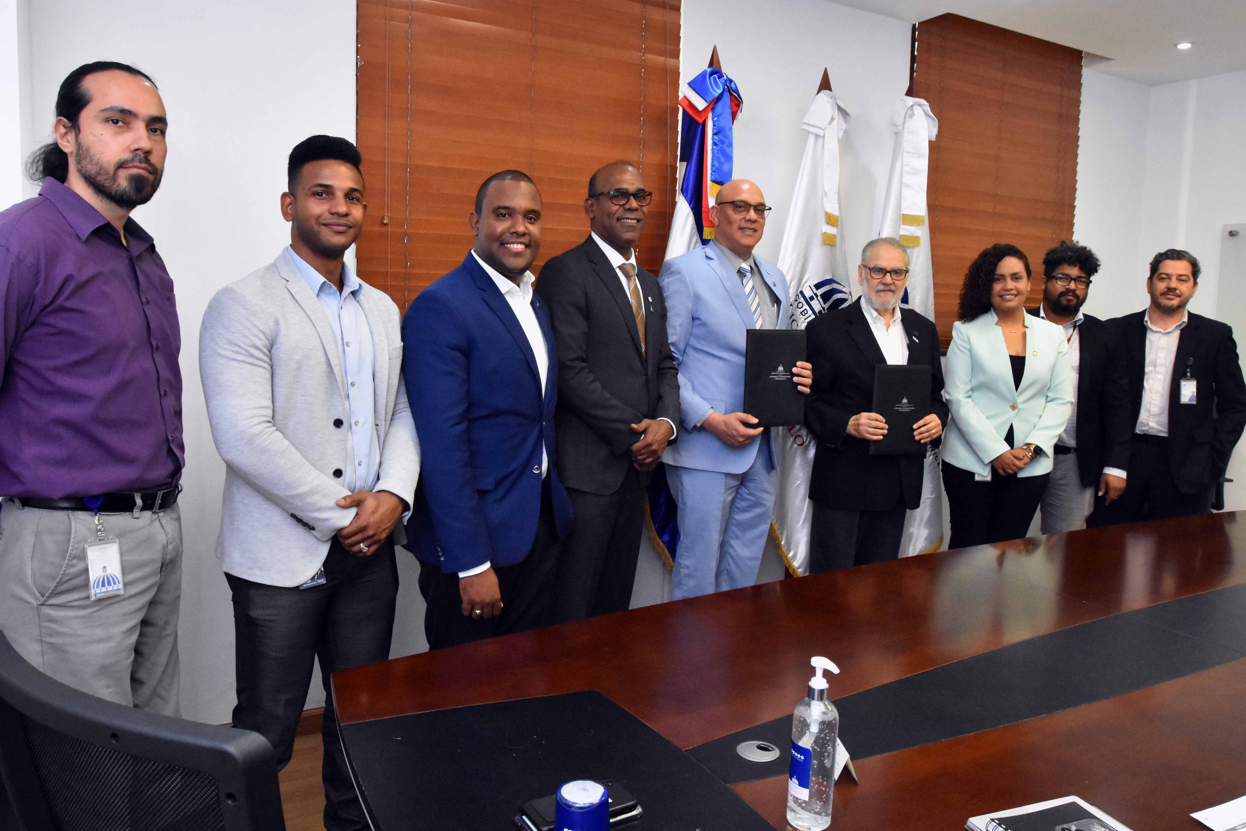 MIGUEL CEARA HATTON - Firma de convenio sobre Ciber seguirdad,