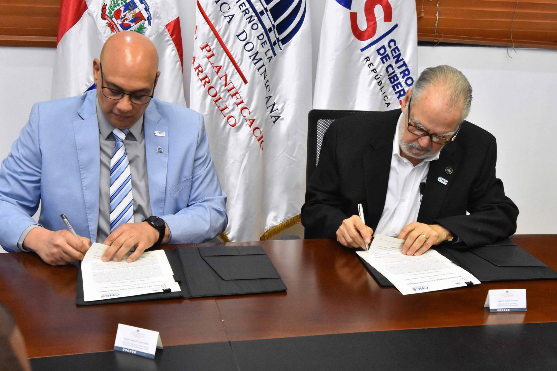 MIGUEL CEARA HATTON - Firma de convenio sobre Ciber seguirdad,