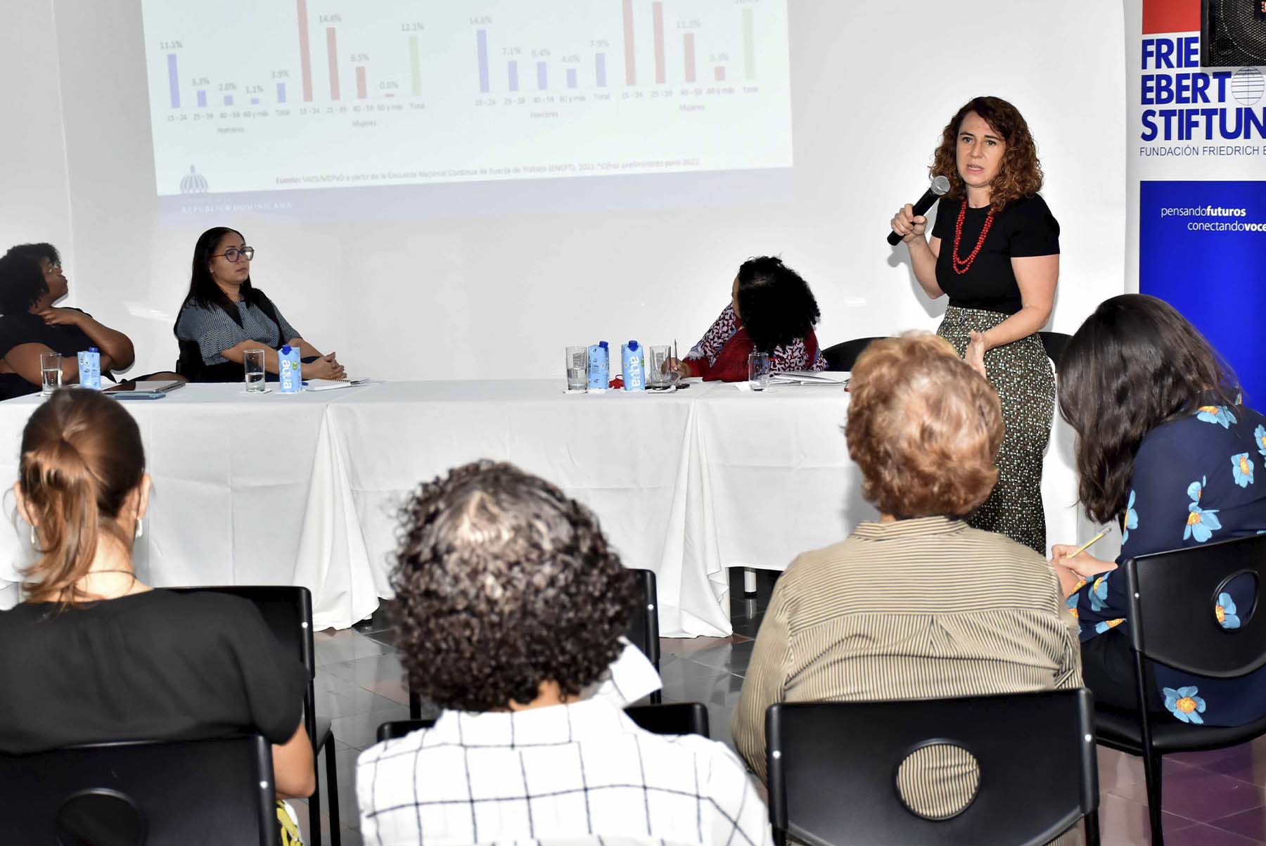 Directora de Análisis de Pobreza, Desigualdad y Cultura Democrática del Ministerio de Economía, Planificación y Desarrollo (MEPyD), Rosa Cañete