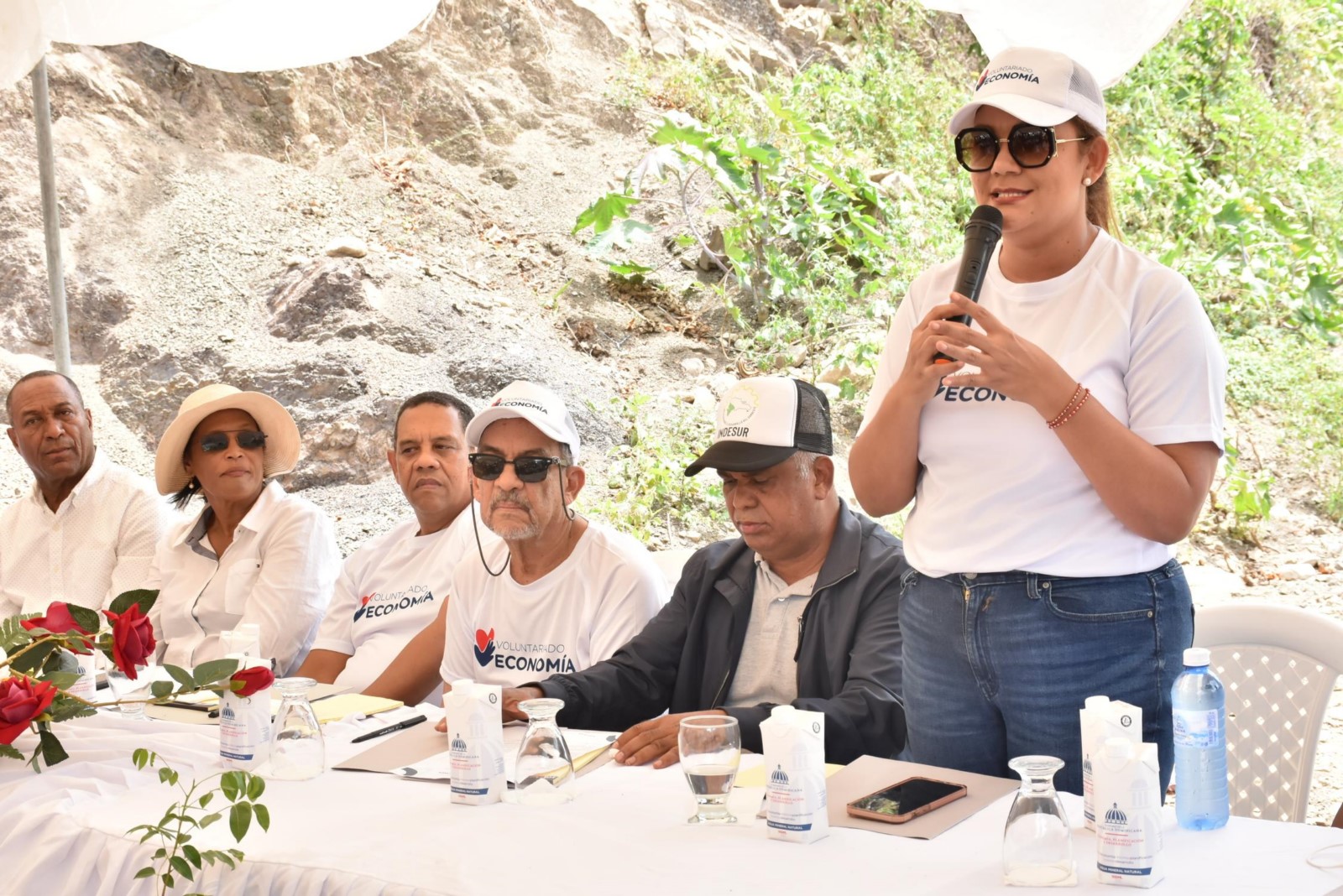 La directora de recursos humanos, Águeda Suárez expreso que el Voluntariado es el brazo social de todas las acciones de responsabilidad colectiva del Ministerio de Economía. Agradeció la oportunidad ofrecida por los peralteños de contribuir a la protección de los recursos naturales de la localidad.