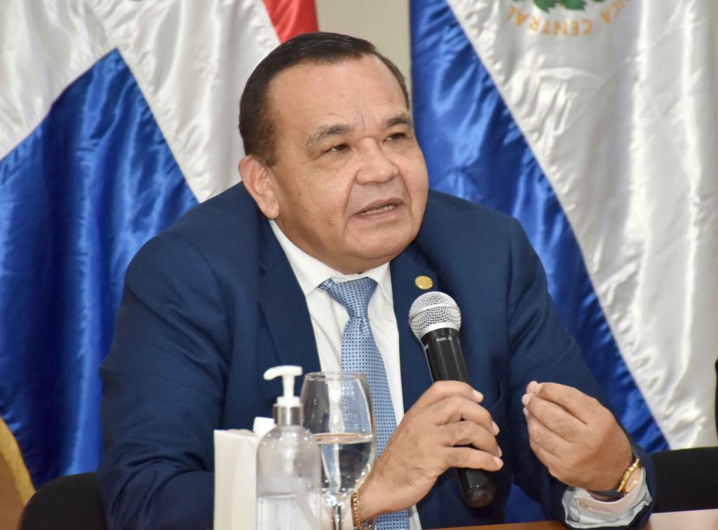 El embajador de El Salvador en la República Dominicana, Oscar Armando Toledo, destacó las relaciones históricas del país con El Salvador y afirmó que el proyecto fortalece el marco de cooperación económica centroamericana.