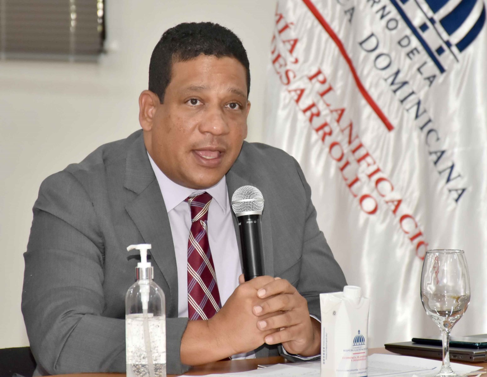 El director general de Contrataciones Públicas, Carlos Pimentel Florenzán, valoró “la excelente oportunidad” para la República Dominicana de demostrar la eficiencia, la fortaleza institucional y la firmeza del sistema de contrataciones públicas.