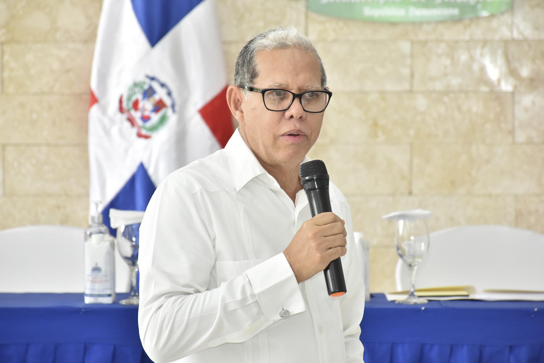 El viceministro Administrativo y Financiero del Ministerio de Economía, Planificación y Desarrollo, Yamel Valera, afirma aquí que no solo el municipio de Miches avanza hacia el ordenamiento de sus territorios, también la provincia de El Seibo a través del nuevo modelo de desarrollo que prioriza la calidad de vida de los residentes en sus comunidades.
