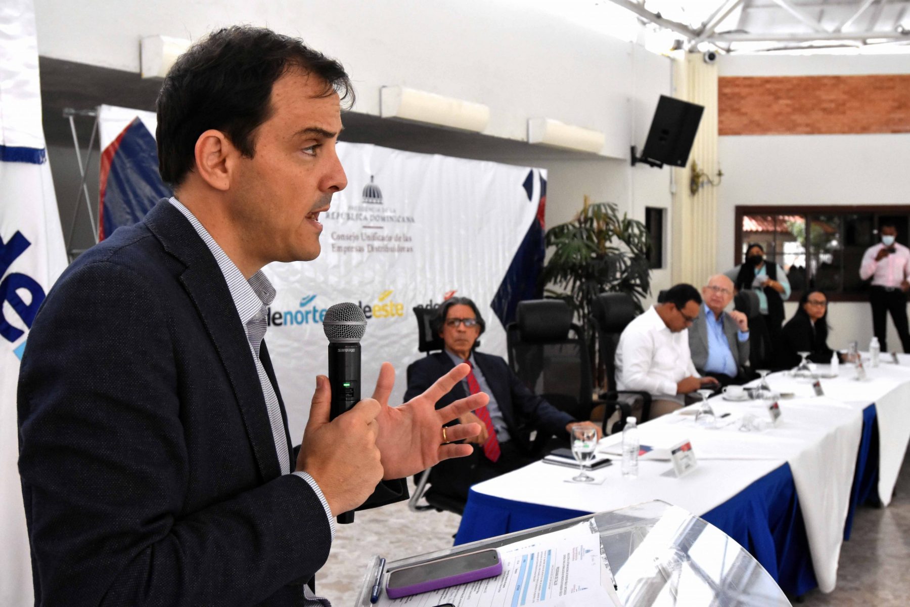 Director general de Inversión Pública, en representación del Ministro de Economía, Planificación y Desarrollo, Miguel Ceara Hatton, se dirige a los participantes del taller “Identificación, Formulación y Evaluación de Proyectos de Inversión Pública”