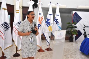 Director general de Inversión Pública, en representación del Ministro de Economía, Planificación y Desarrollo, Miguel Ceara Hatton, se dirige a los participantes del taller “Identificación, Formulación y Evaluación de Proyectos de Inversión Pública”