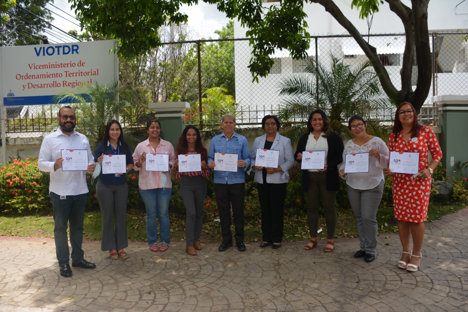 Horacio Medrano, Jomayri García, Rosalia Ortiz, Nayely Germoso, Domingo Matías, Mercedes Feliciano, Ileana Polanco, Raquel Grajales y Elizabeth Ferreras del VIOTDR.