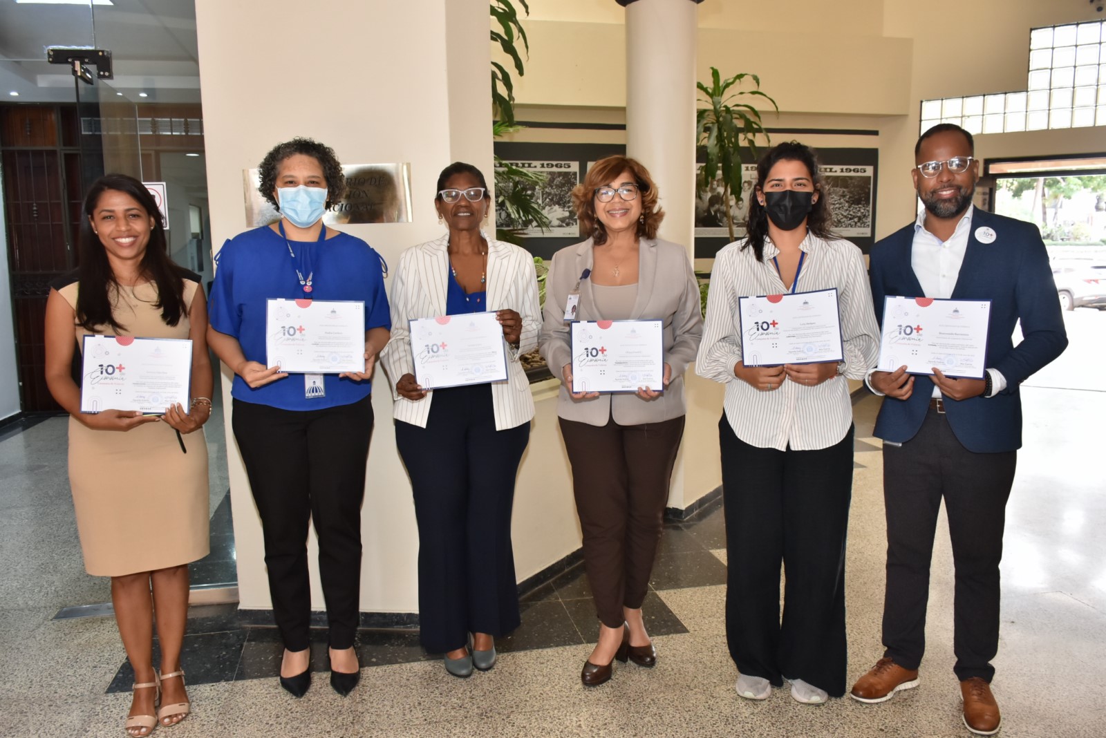 Leticia Sánchez, Pilar Montás, Sandra Lara, Olaya Dotel, Lety Melgen y Bienvenido Barrientos del VIMICI.