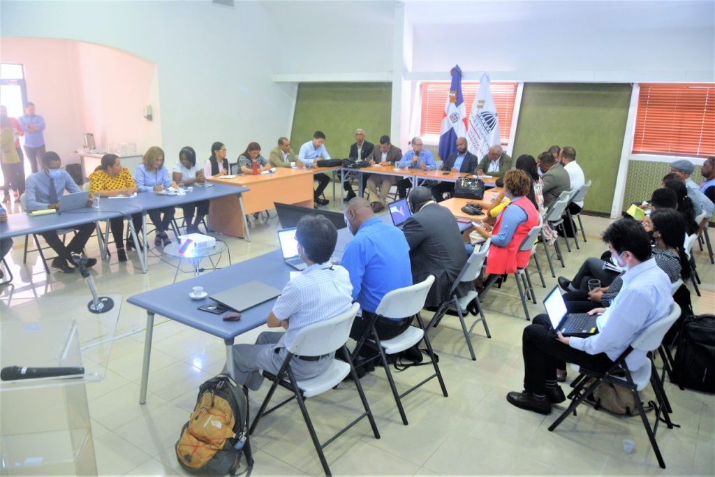 La reunión de trabajo con representantes de PRODECARE y de las Oficinas Regionales de Planificación se planteó la necesidad de reforzar la institucionalidad de los gobiernos locales a través de la “Guía para la formulación de planes de desarrollo municipales”.