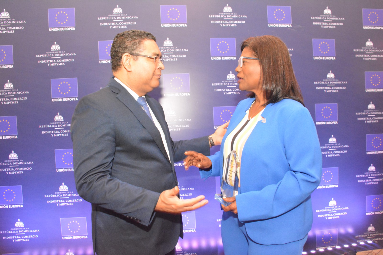 Directora de Cooperación Multilateral recibe reconocimiento en el Día Internacional de las Mipymes